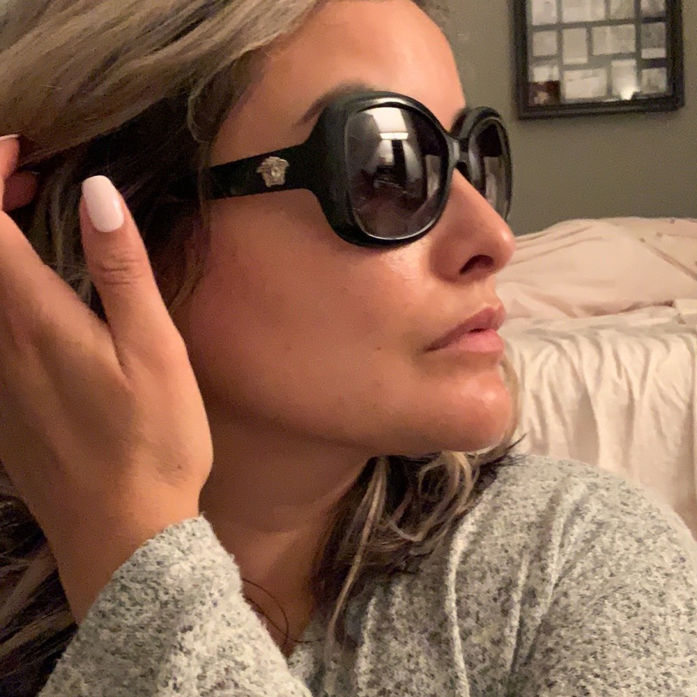 Versace sunglasses 😎 - Picture 2 of 9